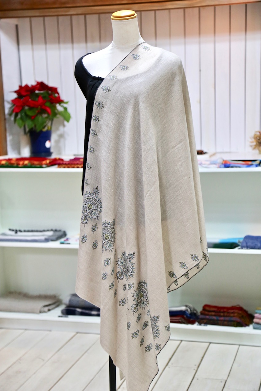 needle cashmere special stoles 7